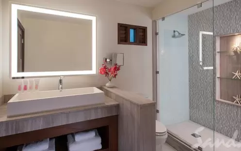 Grand Luxe Club Level Junior Suite wOutdoor Tranquillity Soaking Tub - GLT (4)